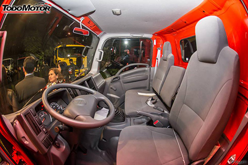 nuevo-camion-NPR4TON-interior