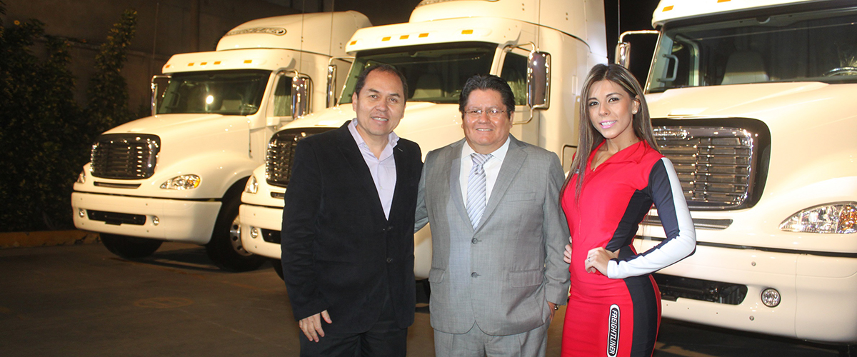 Gerente de la División de Camiones  de Divemotor, José Antonio Heredia y Pedro Alarcón, Gerente de Transporte Toñito